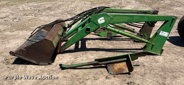image for item DS8375 John Deere E0158  loader