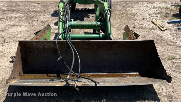 image for item DS8375 John Deere E0158  loader
