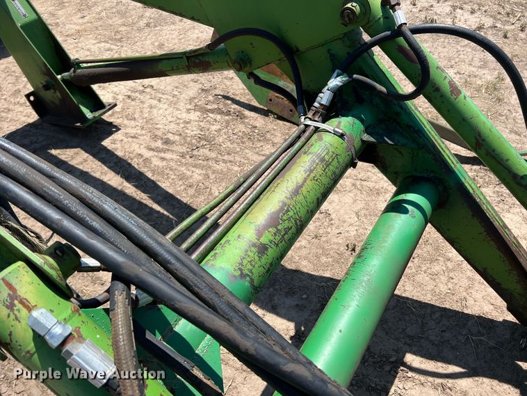 image for item DS8375 John Deere E0158  loader