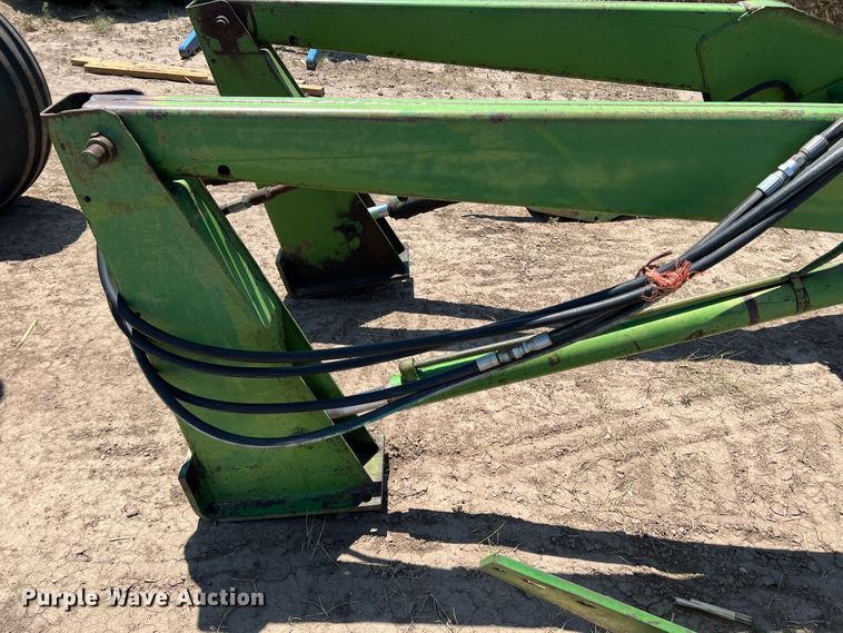 image for item DS8375 John Deere E0158  loader