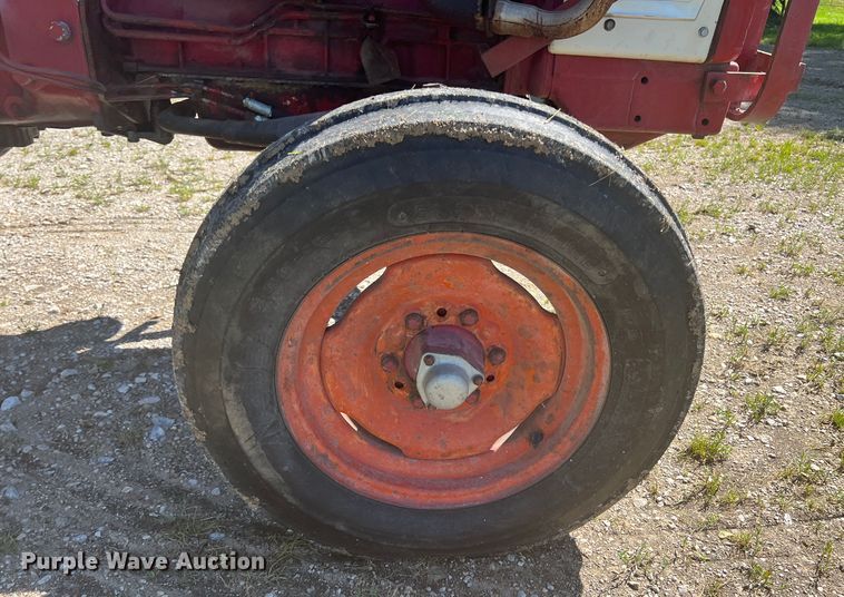 image for item HL9054 International 606  tractor