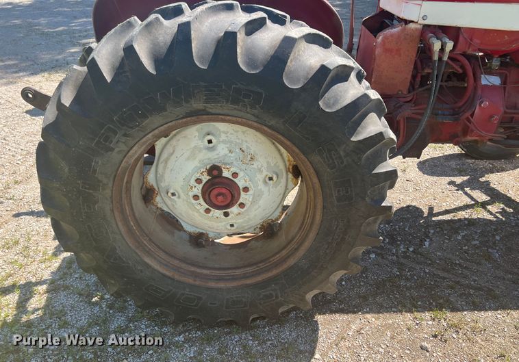 image for item HL9054 International 606  tractor