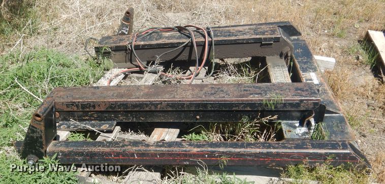 image for item HU9413 Dew Eze 660  bale loader