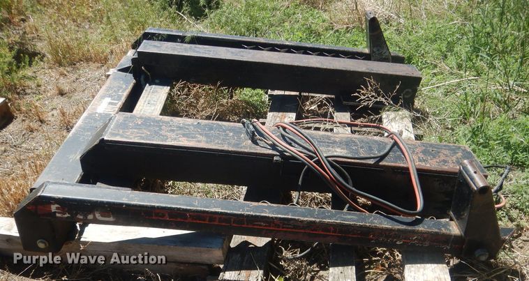 image for item HU9413 Dew Eze 660  bale loader