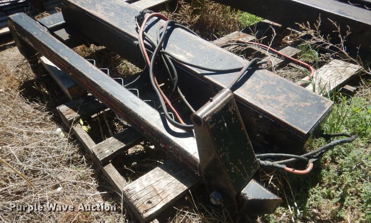 image for item HU9413 Dew Eze 660  bale loader