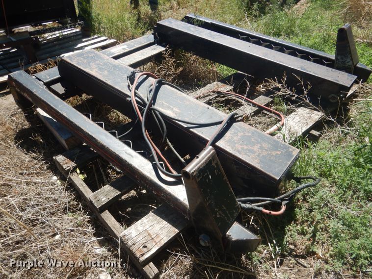 image for item HU9413 Dew Eze 660  bale loader