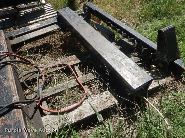 image for item HU9413 Dew Eze 660  bale loader