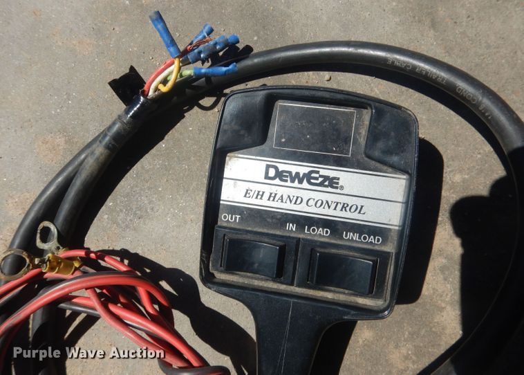 image for item HU9413 Dew Eze 660  bale loader