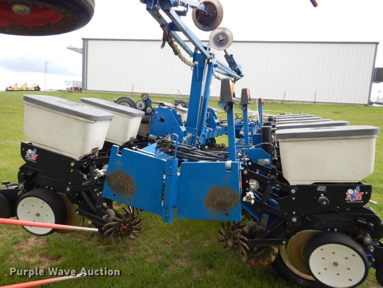 image for item JH9711 Kinze 3200  no-till planter