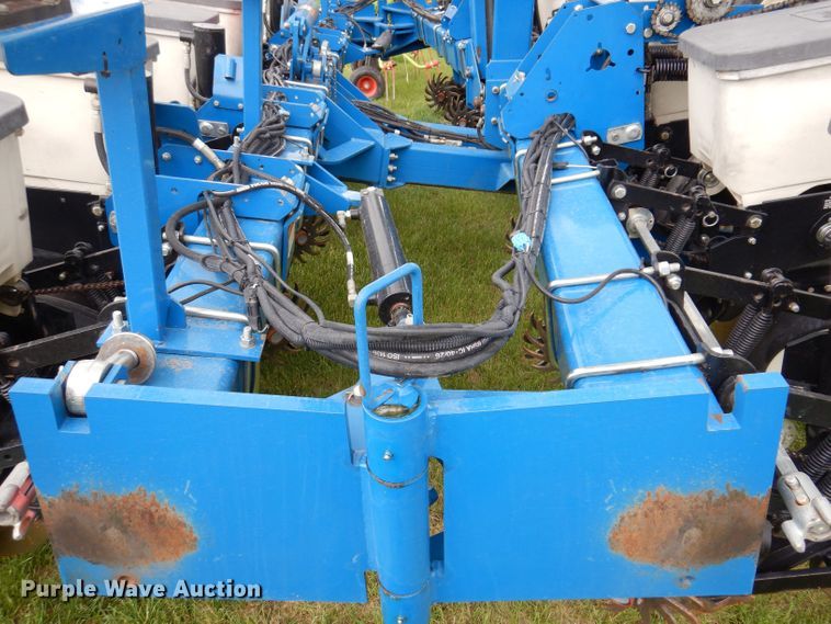 image for item JH9711 Kinze 3200  no-till planter