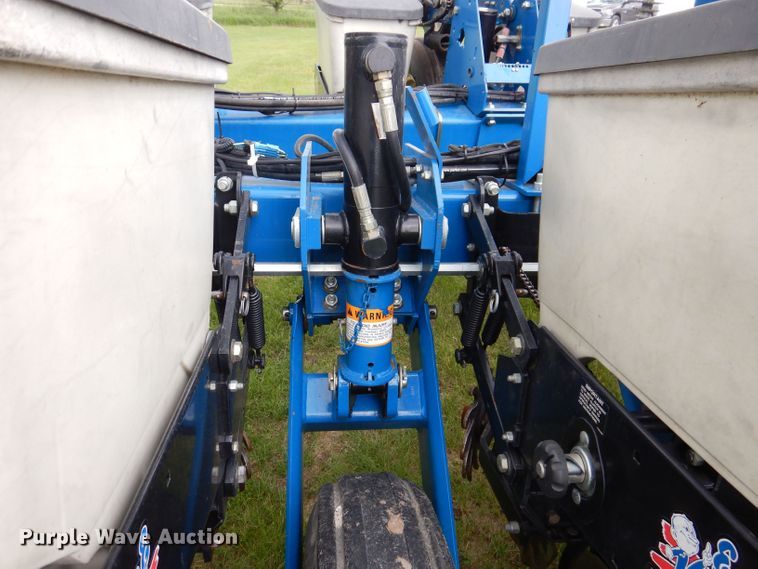 image for item JH9711 Kinze 3200  no-till planter
