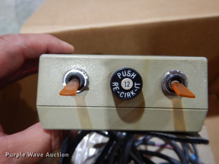 image for item JH9711 Kinze 3200  no-till planter