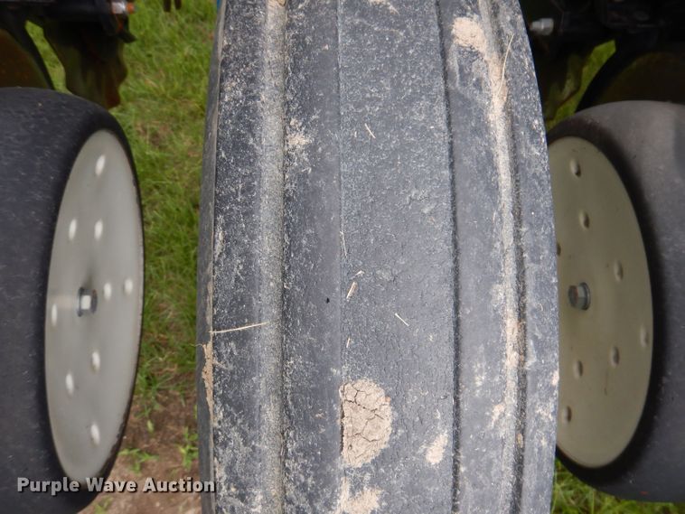 image for item JH9711 Kinze 3200  no-till planter