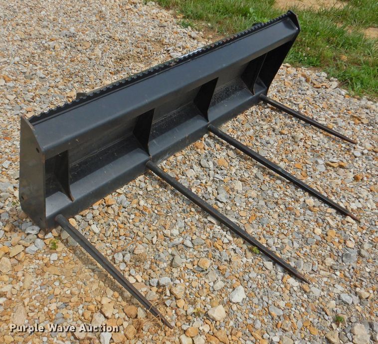 John Deere Worksite Pro skid steer bale spear in Overbrook, KS Item