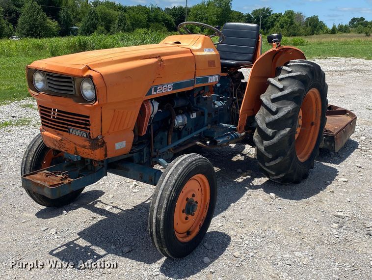 image for item JU9262 Kubota L285  tractor