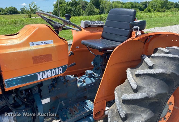 image for item JU9262 Kubota L285  tractor