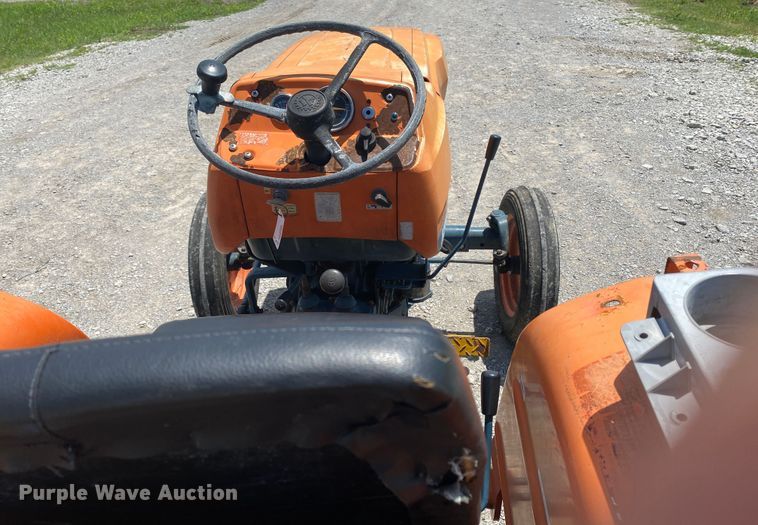 image for item JU9262 Kubota L285  tractor