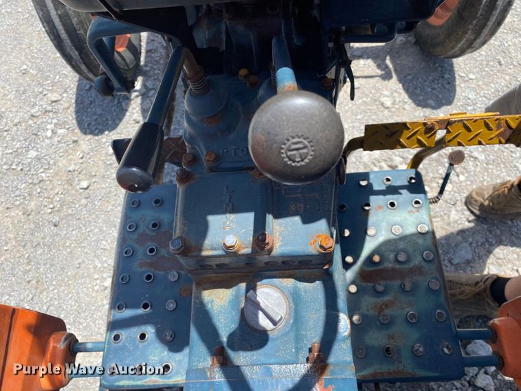 image for item JU9262 Kubota L285  tractor