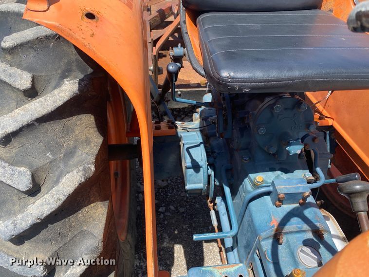 image for item JU9262 Kubota L285  tractor