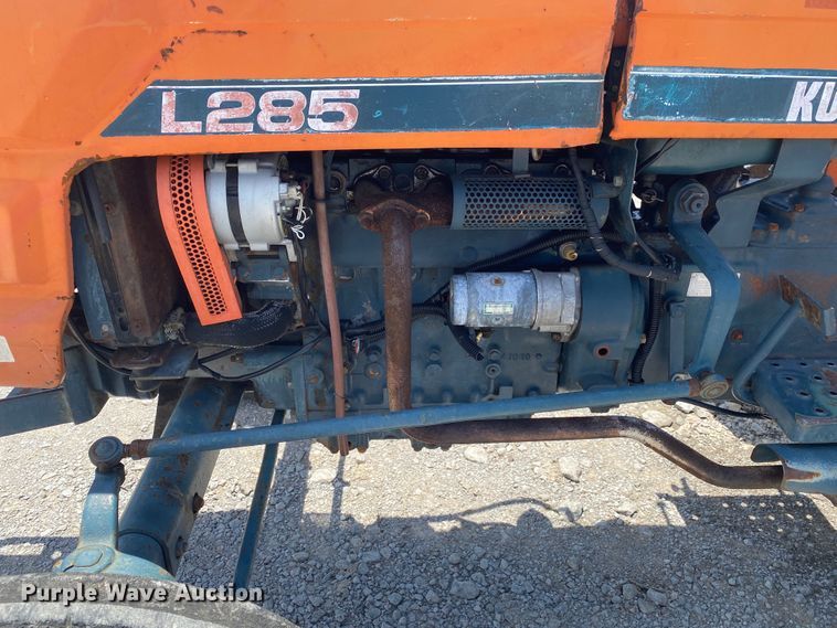 image for item JU9262 Kubota L285  tractor