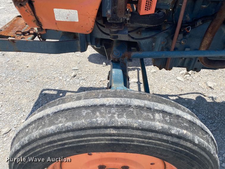 image for item JU9262 Kubota L285  tractor