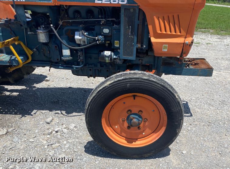 image for item JU9262 Kubota L285  tractor
