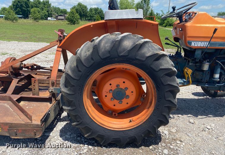 image for item JU9262 Kubota L285  tractor