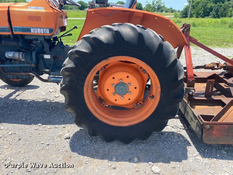 image for item JU9262 Kubota L285  tractor