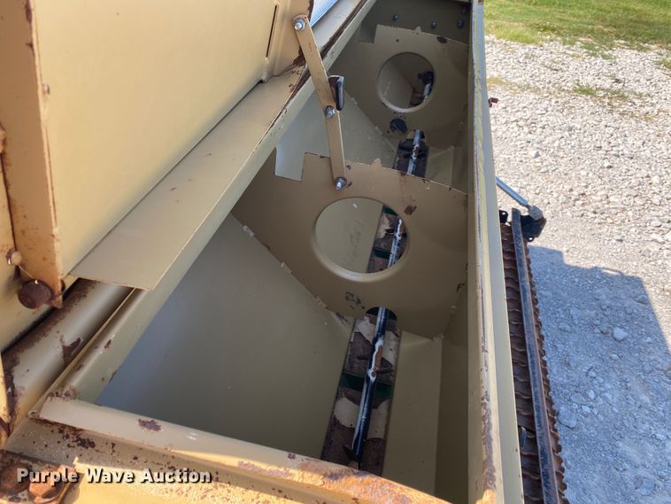 image for item JU9266 Land Pride OS1572  seeder