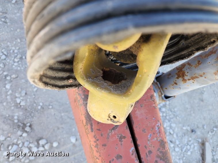 image for item KT9882 Hesston 565A  round baler