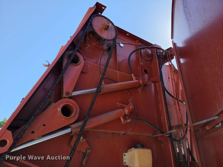 image for item KT9882 Hesston 565A  round baler