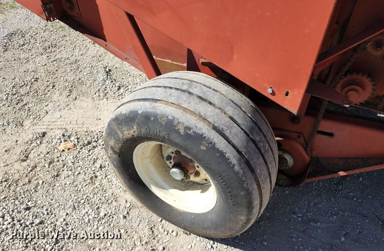 image for item KT9882 Hesston 565A  round baler