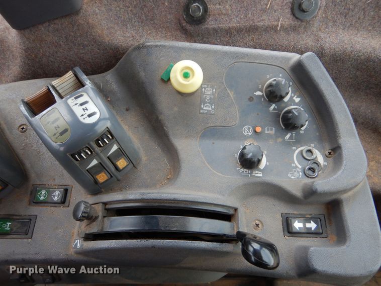 image for item LP9384 2004 Buhler Versatile 2180 Genesis II  MFWD tractor