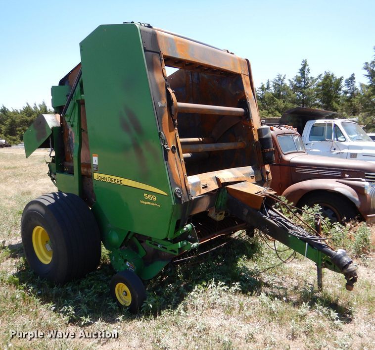 image for item LP9386 John Deere 569 round baler