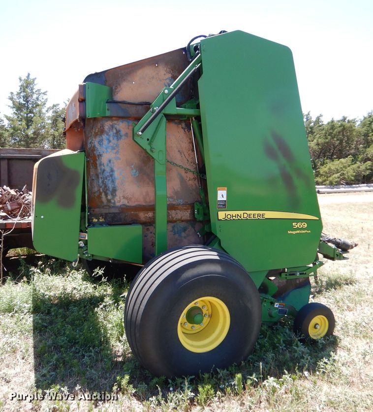 image for item LP9386 John Deere 569 round baler