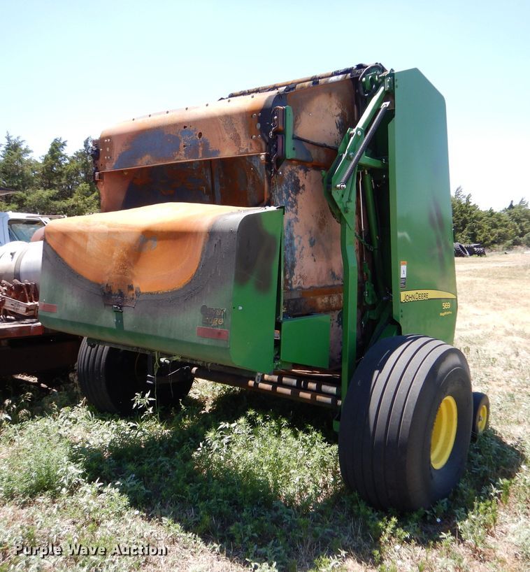 image for item LP9386 John Deere 569 round baler
