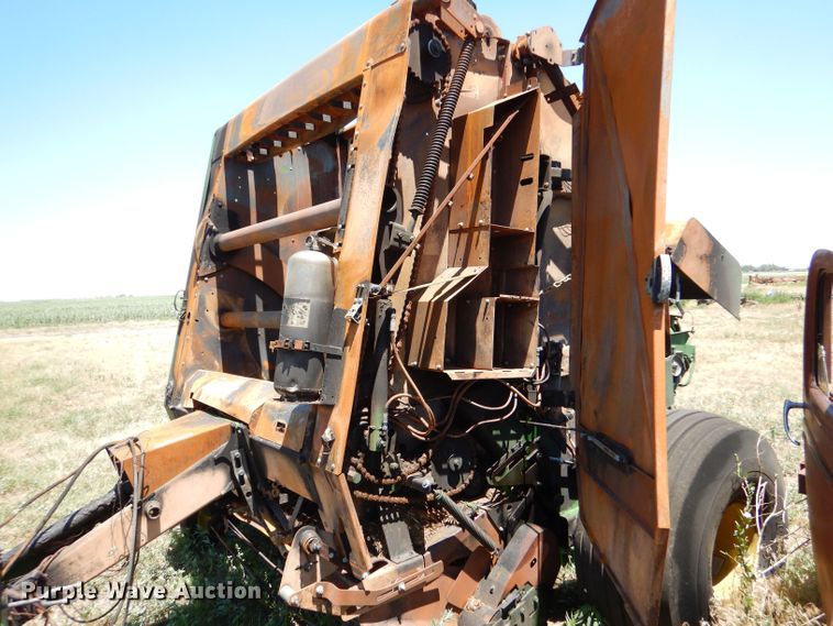 image for item LP9386 John Deere 569 round baler