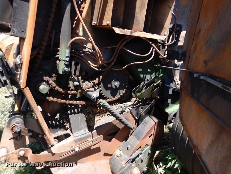 image for item LP9386 John Deere 569 round baler