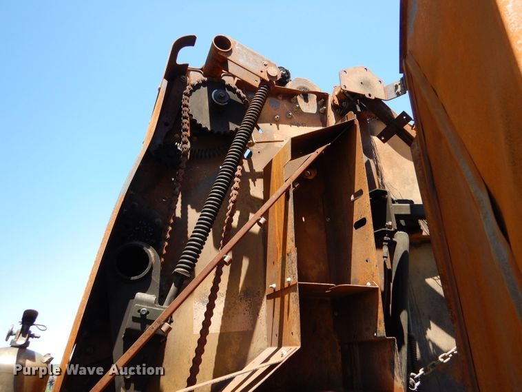 image for item LP9386 John Deere 569 round baler