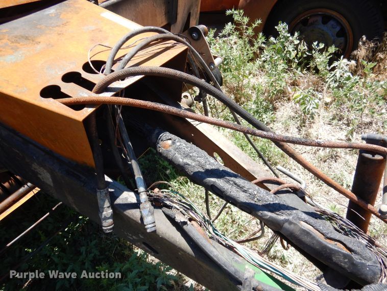 image for item LP9386 John Deere 569 round baler