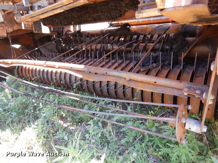 image for item LP9386 John Deere 569 round baler