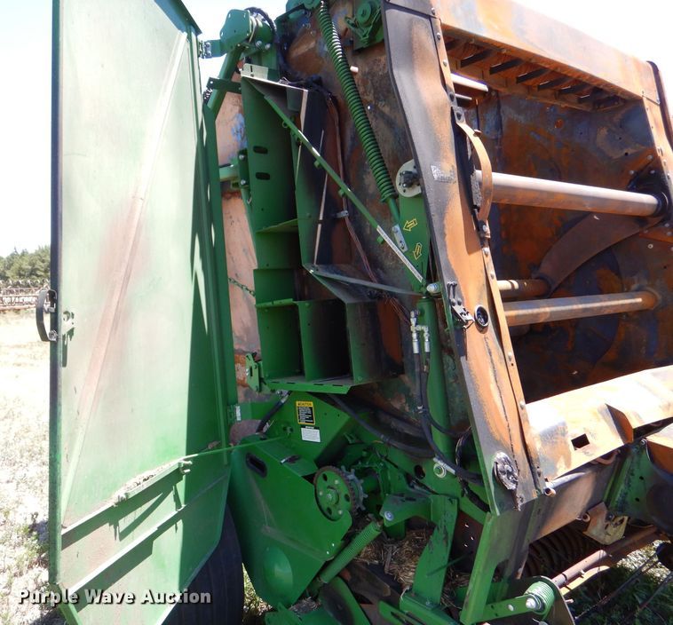 image for item LP9386 John Deere 569 round baler