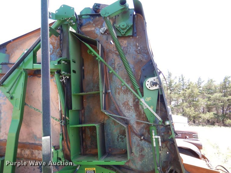 image for item LP9386 John Deere 569 round baler