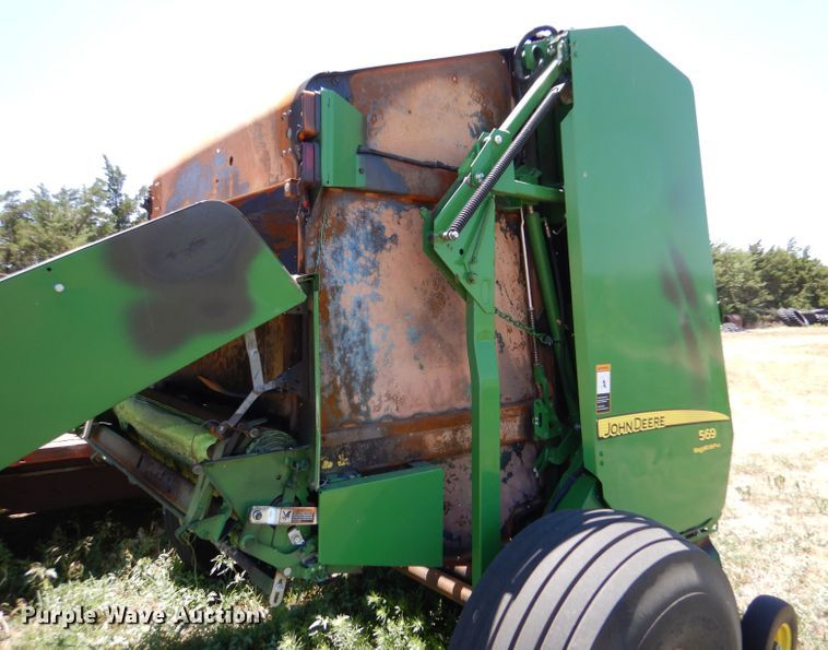 image for item LP9386 John Deere 569 round baler