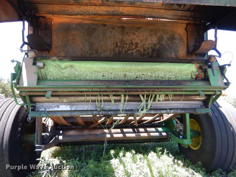 image for item LP9386 John Deere 569 round baler