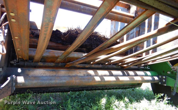 image for item LP9386 John Deere 569 round baler