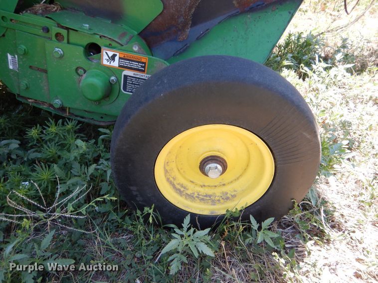 image for item LP9386 John Deere 569 round baler