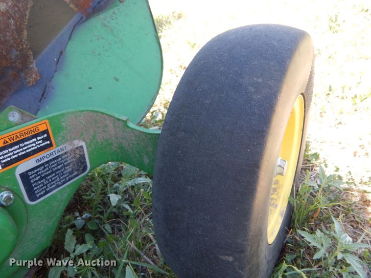 image for item LP9386 John Deere 569 round baler