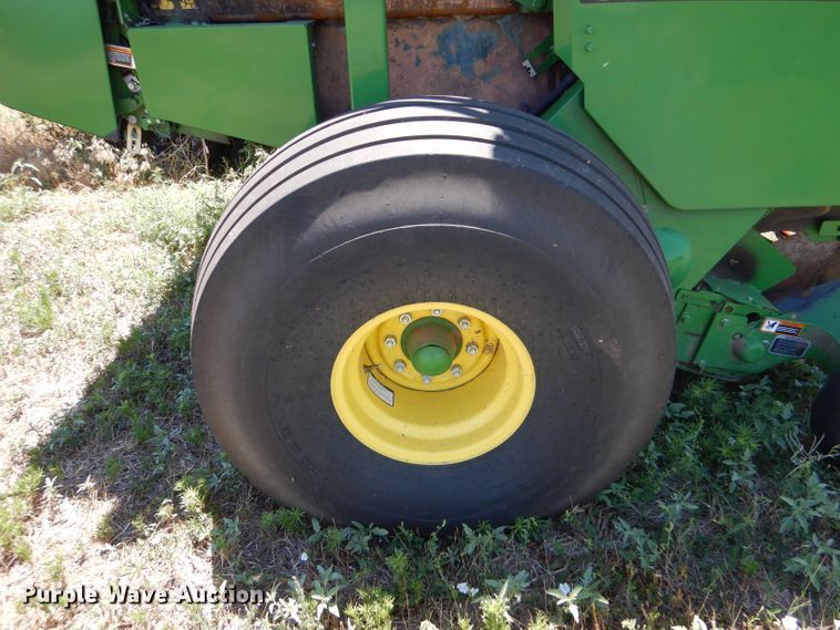 image for item LP9386 John Deere 569 round baler