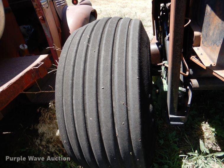 image for item LP9386 John Deere 569 round baler